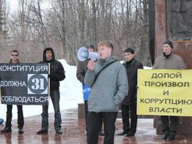 Активист "Солидарности" Дмитрий Семенов на митинге. Фото с сайта fotki.yandex.ru