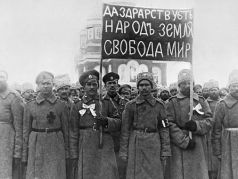 Солдатская демонстрация после Февральской революции, 1917. Источник - narzur.ru