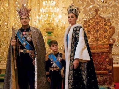 Шах Реза Пехлеви, императрица Фарах и крон-принц. Источник - yenisafak.com