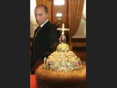 Путин и шапка Мономаха. Источник - cont.ws