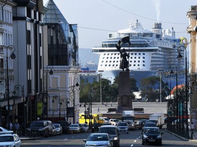 Круизный лайнер Spectrum of the Seas прибыл в порт Владивостока. Фото: Виталий Аньков / РИА Новости