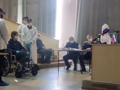 Тимур Бекмансуров (в коляске) на выездном заседании суда в больнице. Фото: Дзержинский суд Перми
