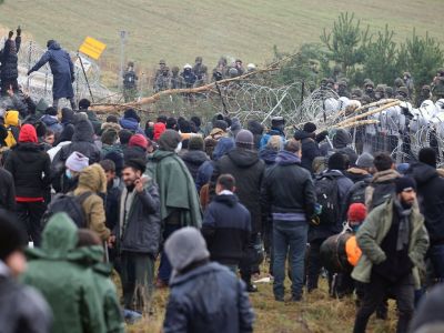 Мигранты на границе с Польшей. Фото: Reuters
