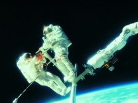 Космонавты. Фото: bigfoto.ru