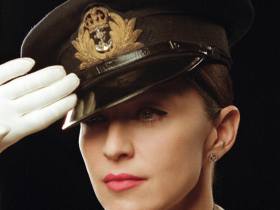 Мадонна, женщина в армии. Фото: img218.imageshack.us