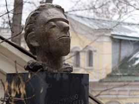 Памятник Мандельштаму в Москве. Фото: labirint.com.ru