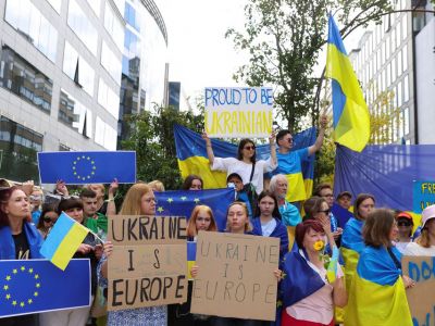 Украинцы, живущие в Бельгии, устроили демонстрацию перед зданием Европейского совета. Фото: Johanna Geron / Reuters